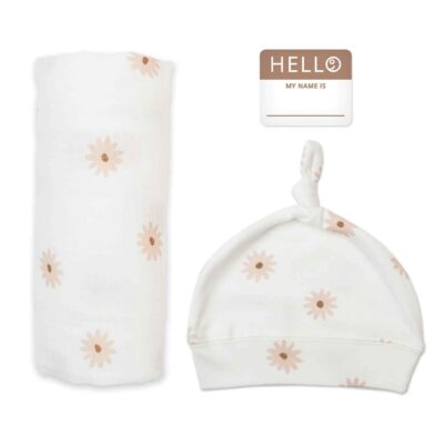 Lulujo Hello World Hat & Swaddle Set – Daisies