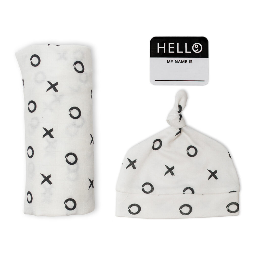 LJ642 Lulujo Hello World Hat & Swaddle Set - Hugs & Kisses