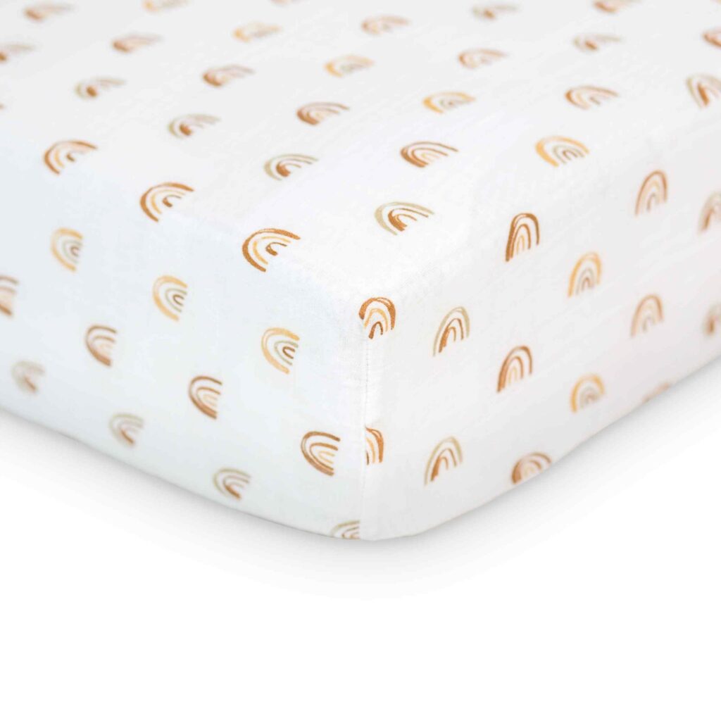 LJ719 Lulujo Rainbow Crib Sheet